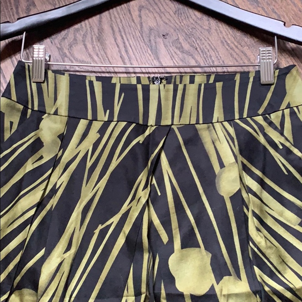 Kenneth Cole - Pocketed Skirt - Size 2 - Picture 3 of 8